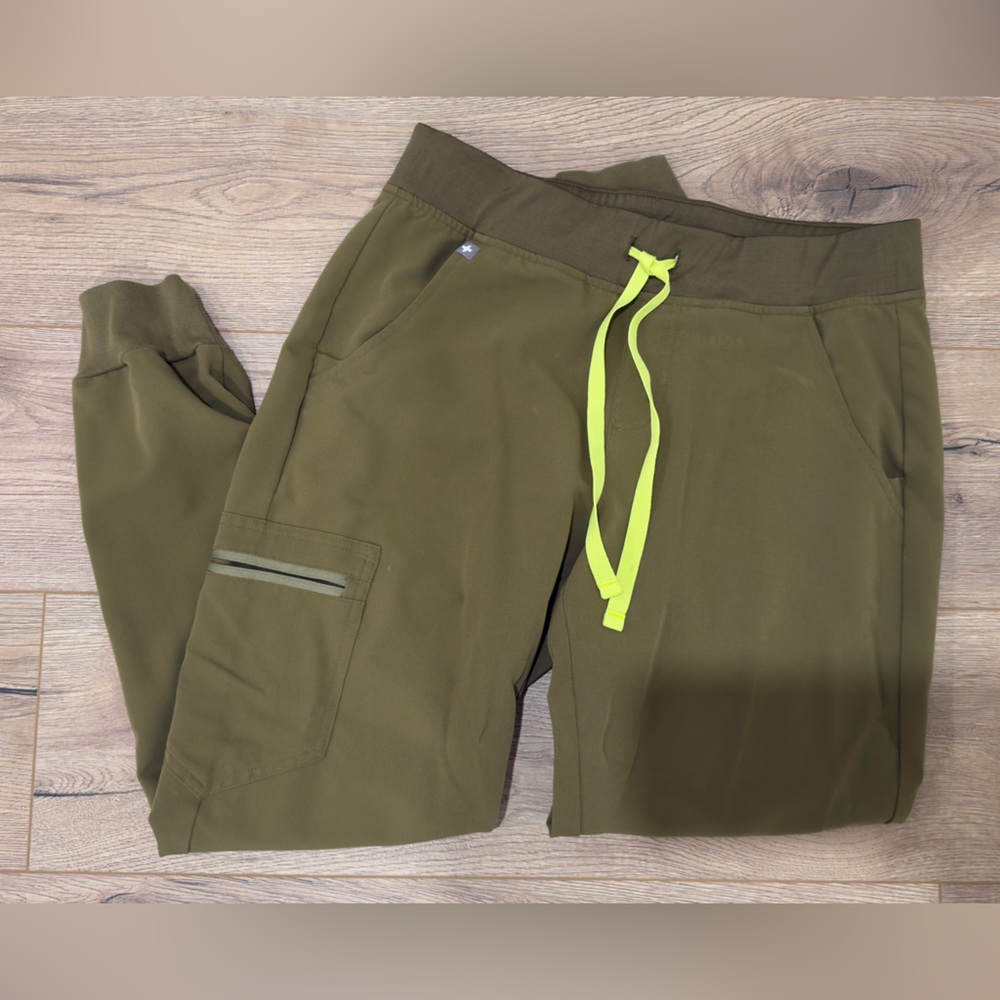 🩺 FIGS Zamora Regular Rise Jogger Scrub Pants — Martini Olive